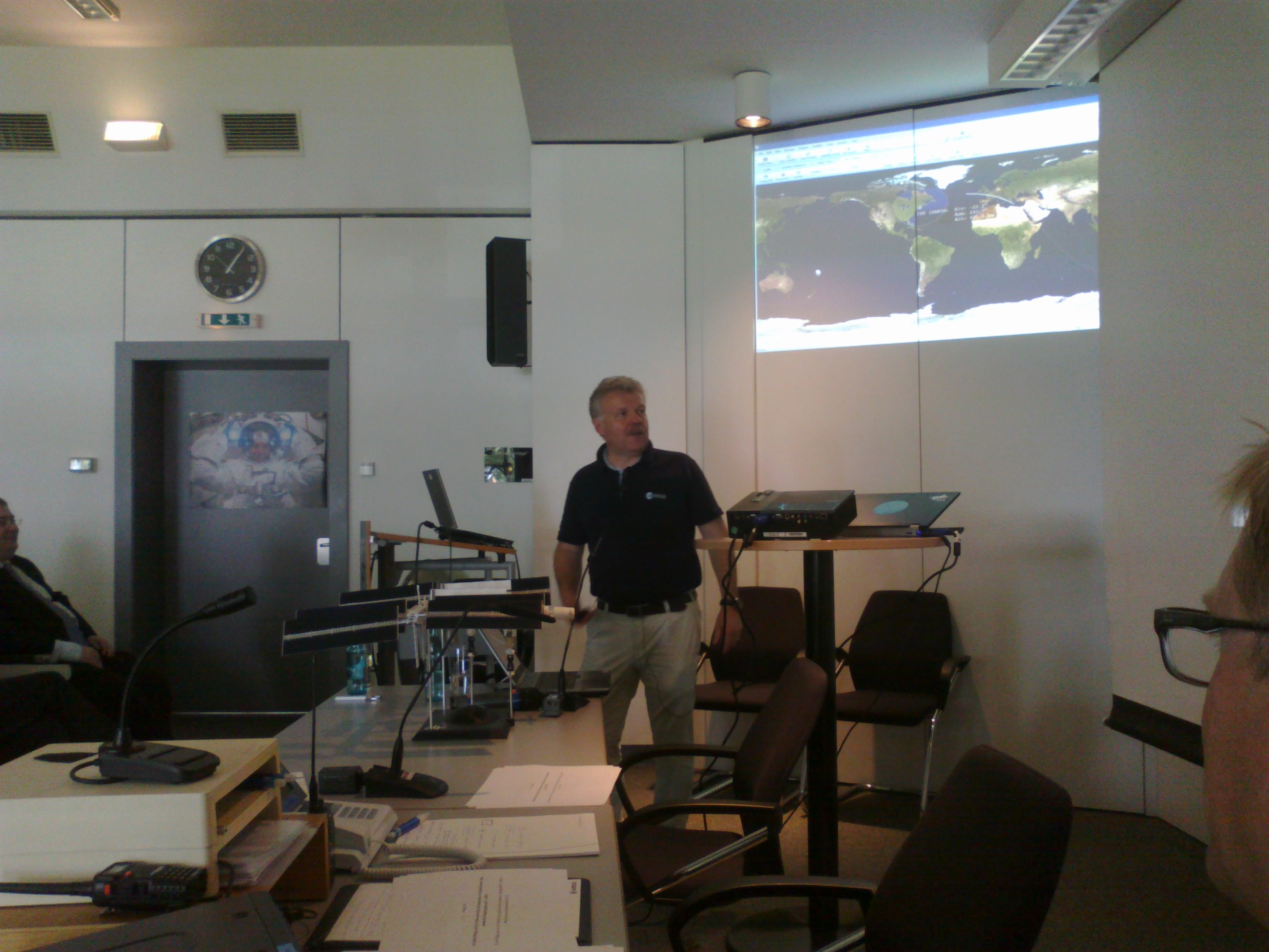 Astronaut Reinhold Ewald bei seinem Vortrag über seine Zeit auf der ISS